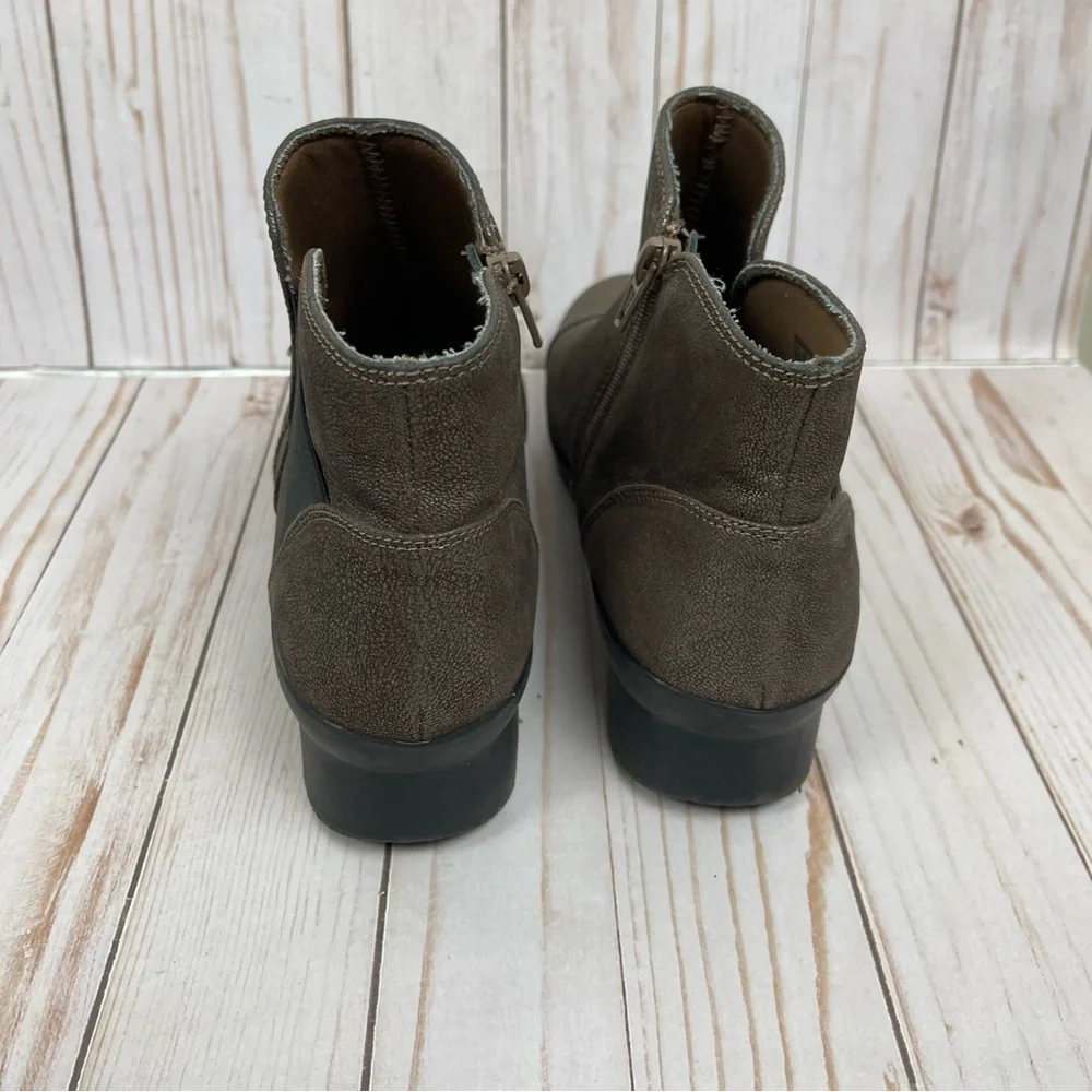 Clarks cloudSteppers bronze Tropic ankle comfort wedge booties size 10